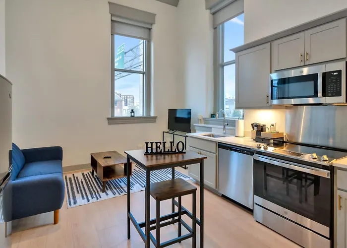 Bright And Modern Studio In Louisville # 301