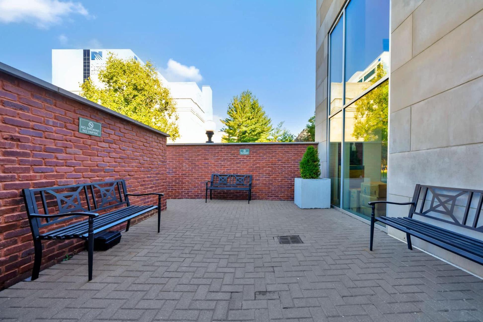 Bright And Modern In # 301 Louisville