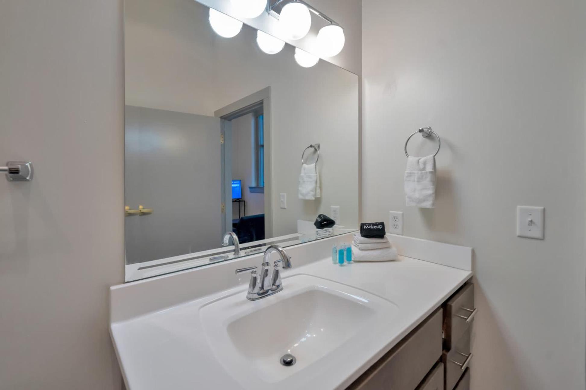 Bright And Modern In # 301 *