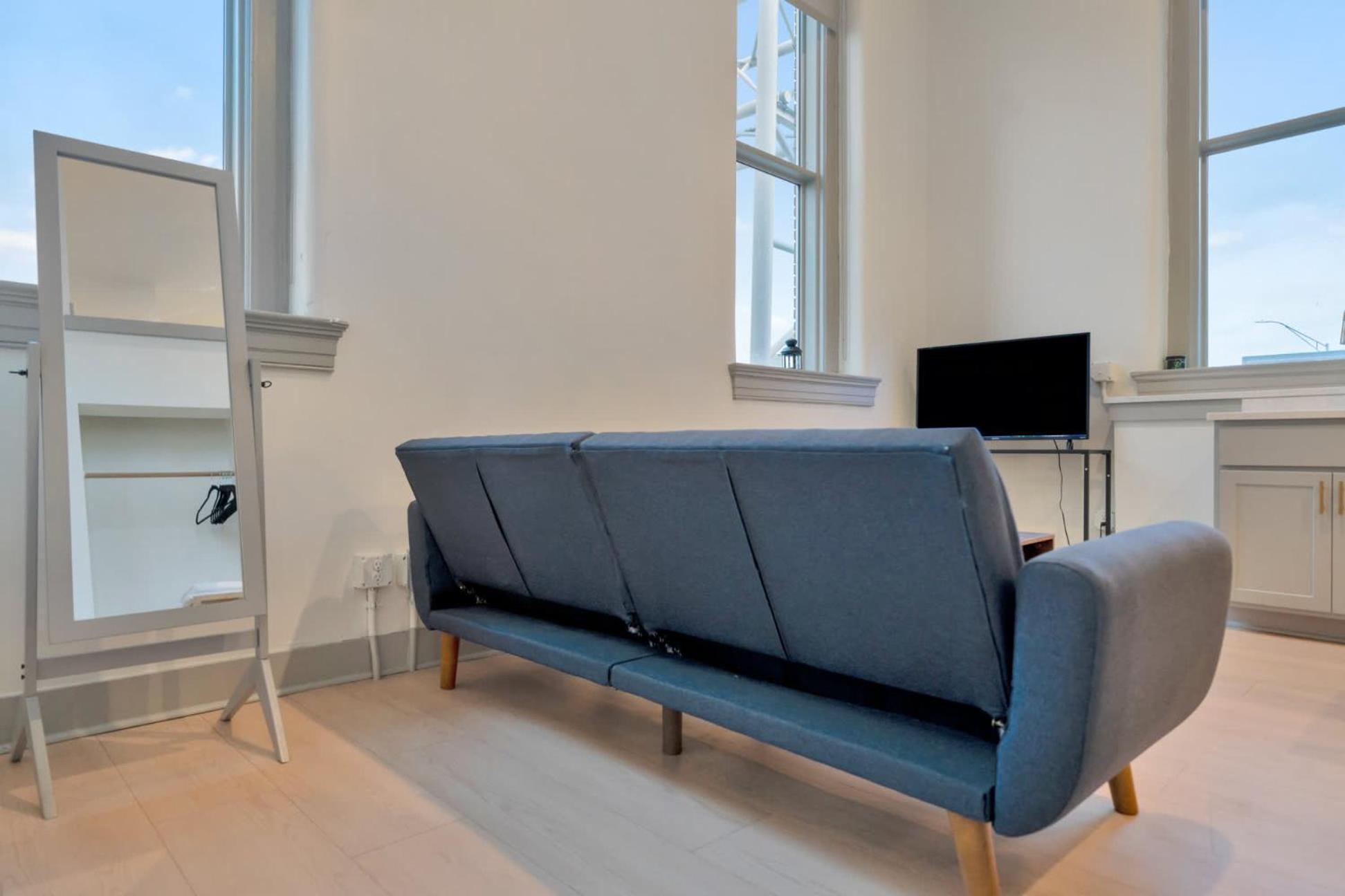 Bright And Modern In # 301 Louisville